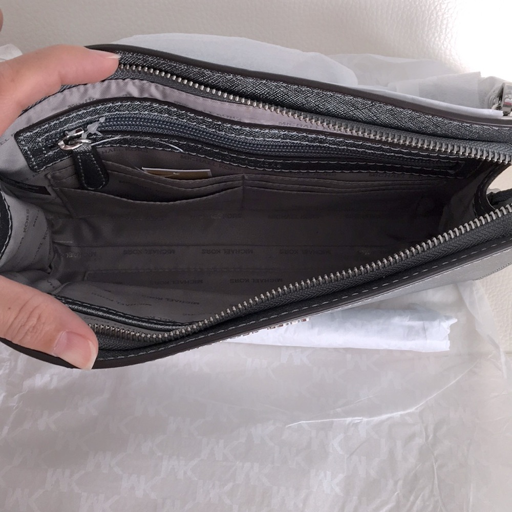 MICHAEL KORS Jet Set Large Crossbody Clutch - Pewter NWT - Picture 6 of 10
